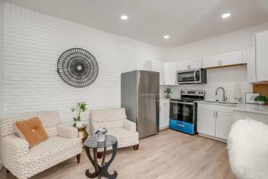 Main picture of 3647 Travis Ave