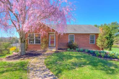 Main picture of 90 Dudley Dr