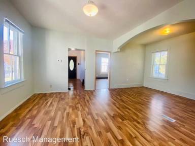 Main picture of 2255 Manitowoc Rd