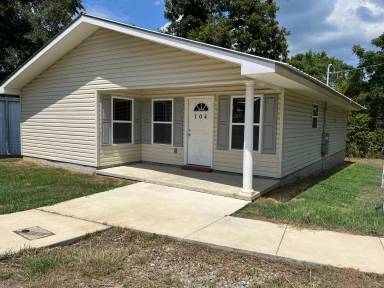 Main picture of 104 Dunn Cir
