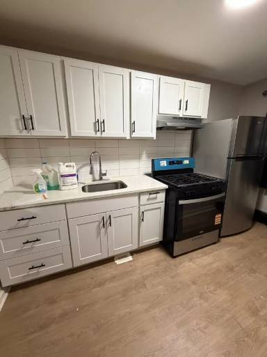 Main picture of 475 Park Ave