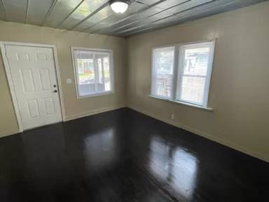 Main picture of 523 N Bradley Ave