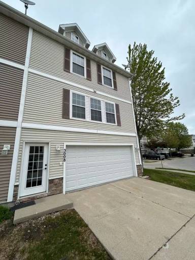 Main picture of 3008 SW Sharmin Ln