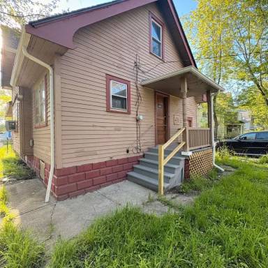 Main picture of 4153 E 136th St