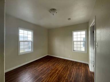 Main picture of 1865 Harbor Ave