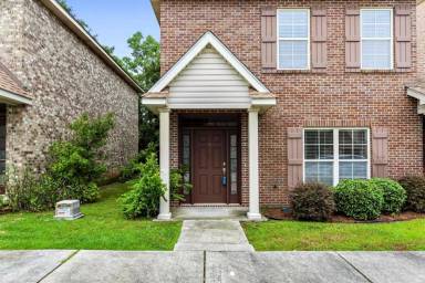 Main picture of 900 Jefferson Dr