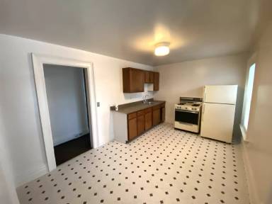 Main picture of 140 Weld St