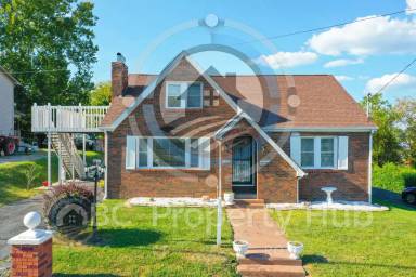 Main picture of 305 E 3rd St