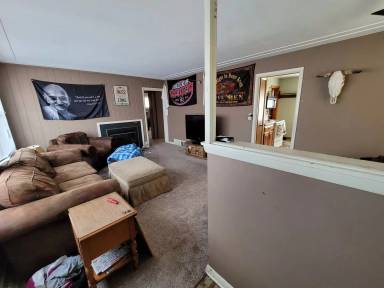 Main picture of 214 W Saint Marie St
