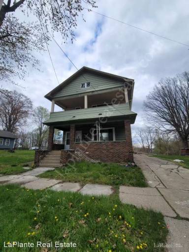 Main picture of 127 Gibbons St