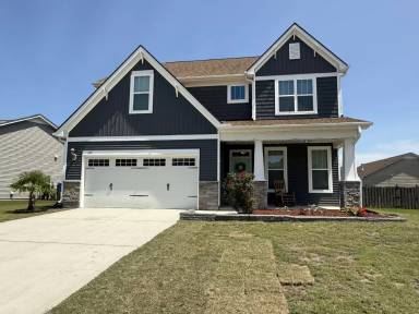 Main picture of 100 Hampton Dr
