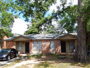 Main picture of 3200 Nekoma Ln