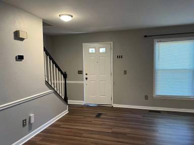 Main picture of 5912 Pine Tree Ct