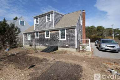 Main picture of 68 Town Neck Rd