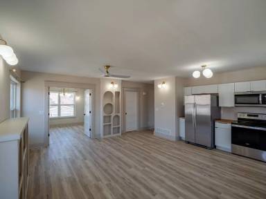 Main picture of 922 9th St SE