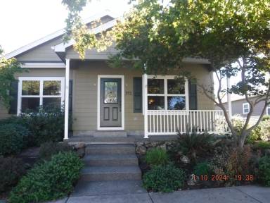 Main picture of 541 Blue Moon Dr