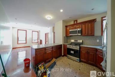 Main picture of 31 52 36 St