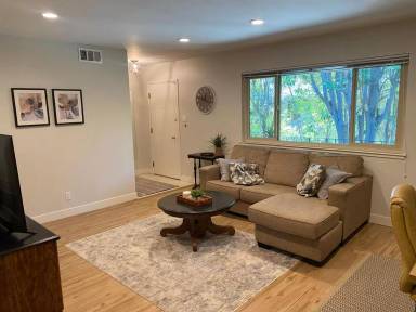 Main picture of 331 Poe St