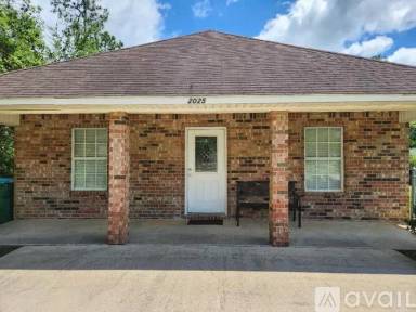 Main picture of 2025 Woodville Ln