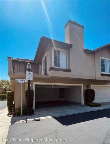 Main picture of 547 S Hollydale Ln