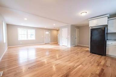 Main picture of 1182 Worcester St