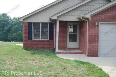 Main picture of 132 Village Cir