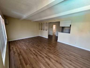 Main picture of 322 E Live Oak St