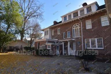 Main picture of 241 Greene St