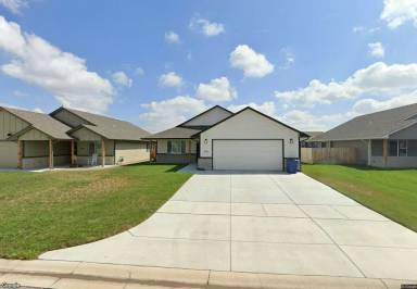 Main picture of 4422 S Mount Carmel Ave