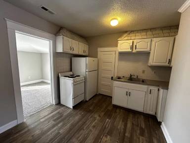 Main picture of 1109 W Truman Rd