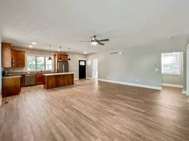 Main picture of 3018 Woodland St