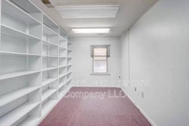 Main picture of 15839 Crabbs Branch Way