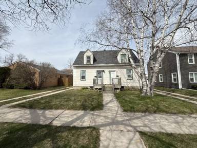 Main picture of 2912 Meadow Ln