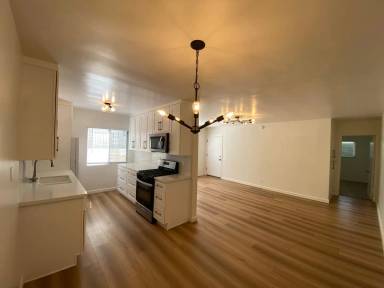 Main picture of 2451 Corinth Ave