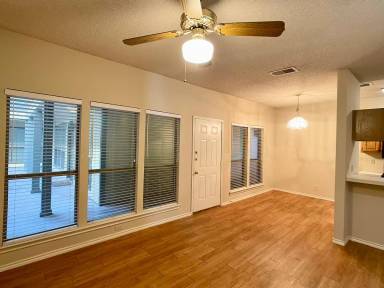 Main picture of 914 W 26th St