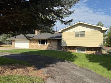 Main picture of 204 Hillcrest Dr
