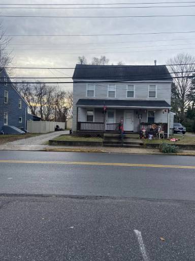 Main picture of 27 W Mill St