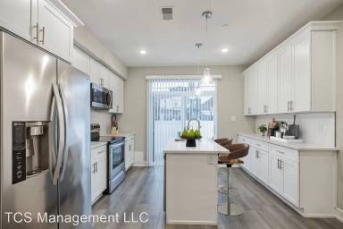 Main picture of 139 W Huntingdon St
