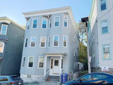 Main picture of 10 Bucknam St