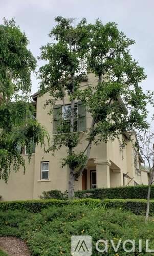 Main picture of 2461 Wagner St