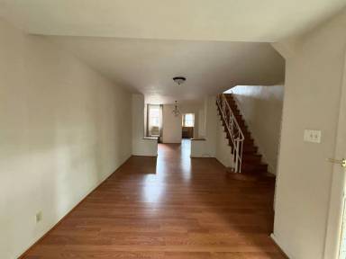 Main picture of 4112 Stirling St