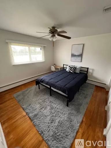 Main picture of 4711 N Clark St