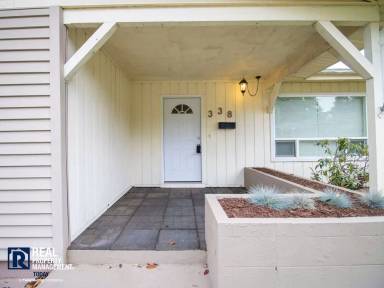 Main picture of 338 Regents Blvd