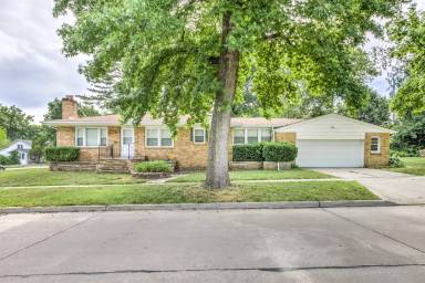Main picture of 1615 Bredell Ave