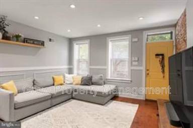 Main picture of 1819 Titan St