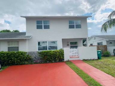 Main picture of 20504 SW 92nd Ct