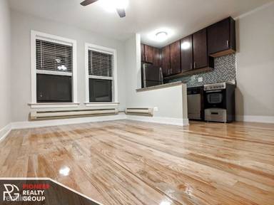 Main picture of 815-23 W Cornelia Ave