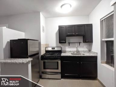 Main picture of 4555 N Malden St