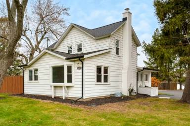 Main picture of 1006 Schuring Rd