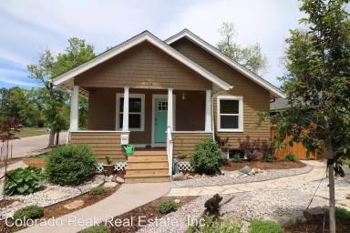 Main picture of 702 E Platte Ave